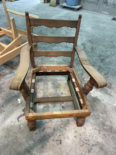 アームチェア修繕前の別角度写真