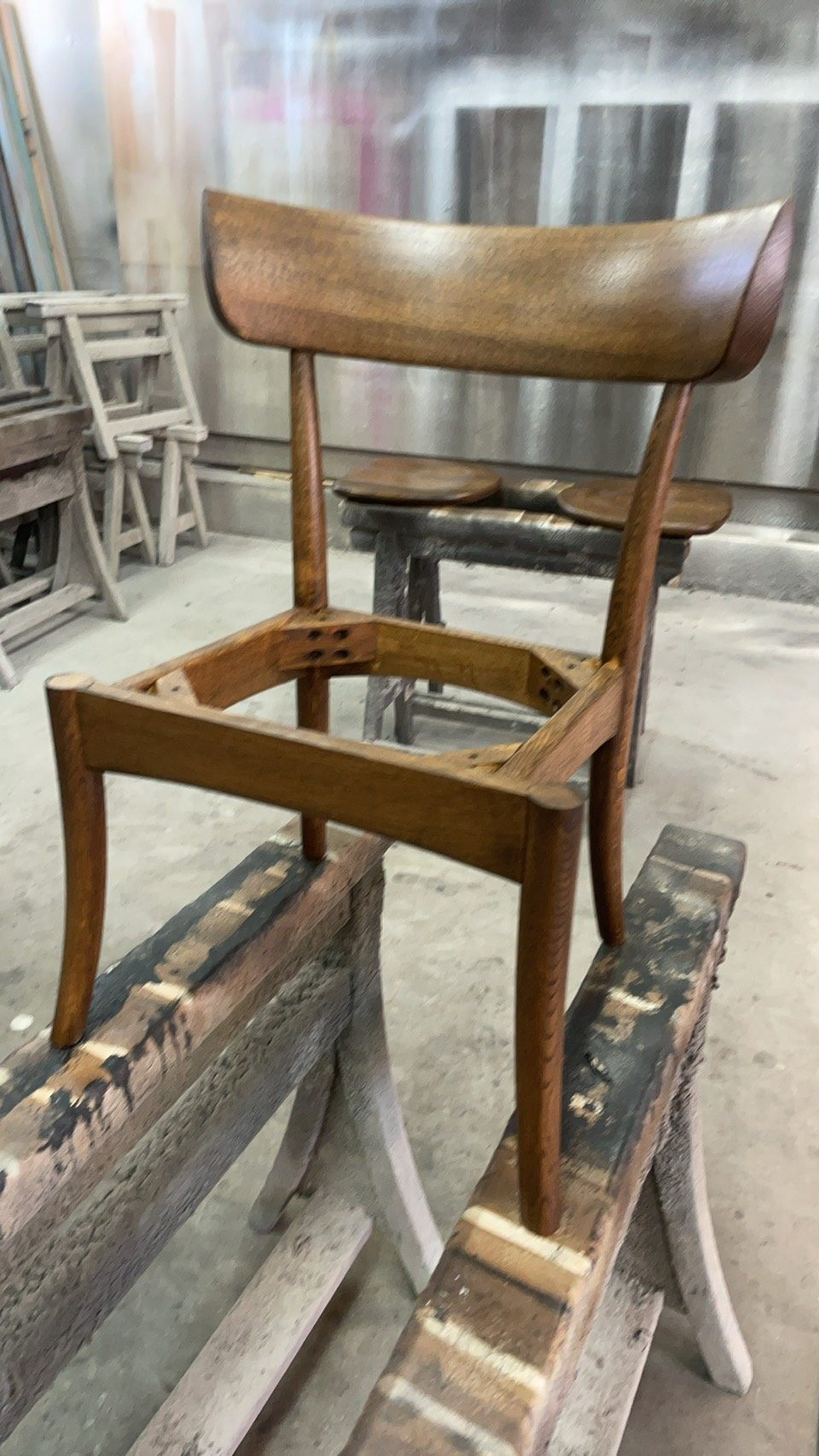 椅子木部の塗膜劣化の様子