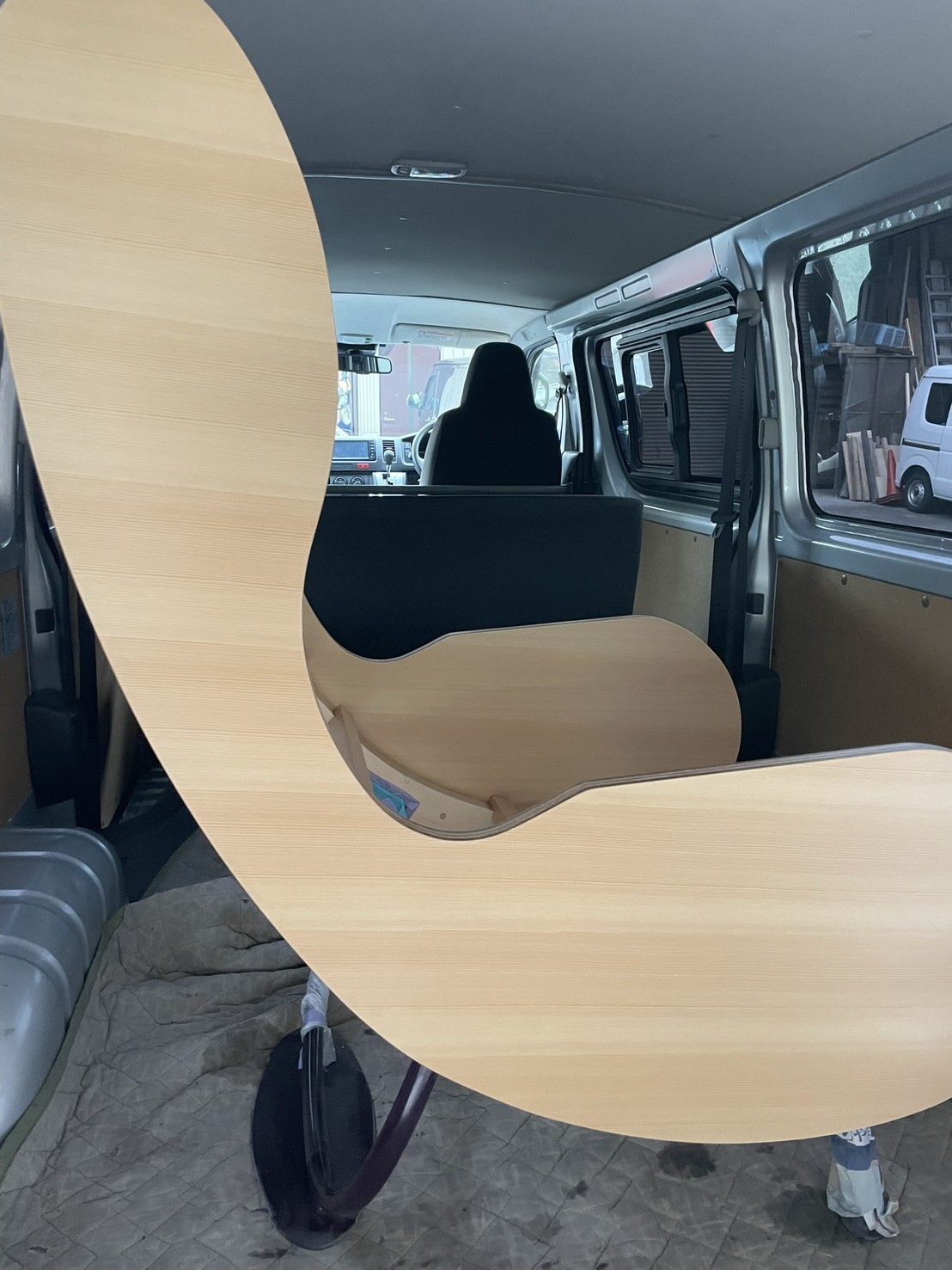 再仕上げ後の明るい色味の椅子