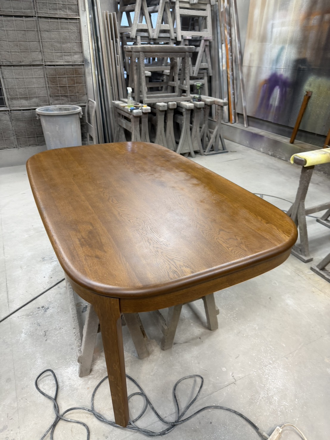 会議テーブルの再生塗装後イメージ